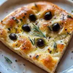 Focaccia aux olives et romarin